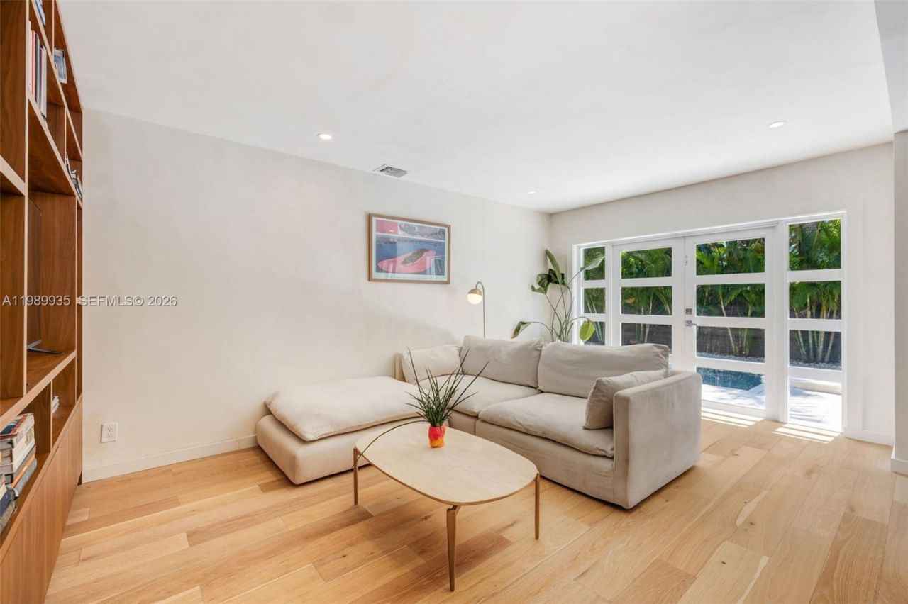 830 NE 72nd St, Miami, FL 33138 Photo