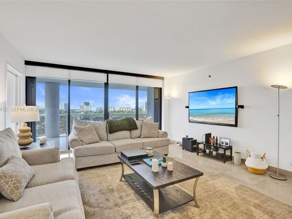 3598 Yacht Club Dr , Unit 702, Aventura, FL 33180