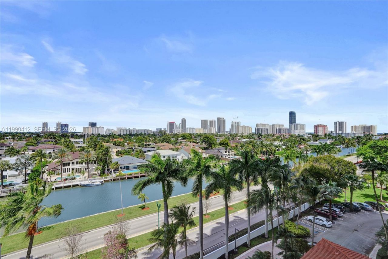 3598 Yacht Club Dr , Unit 702, Aventura, FL 33180 Photo