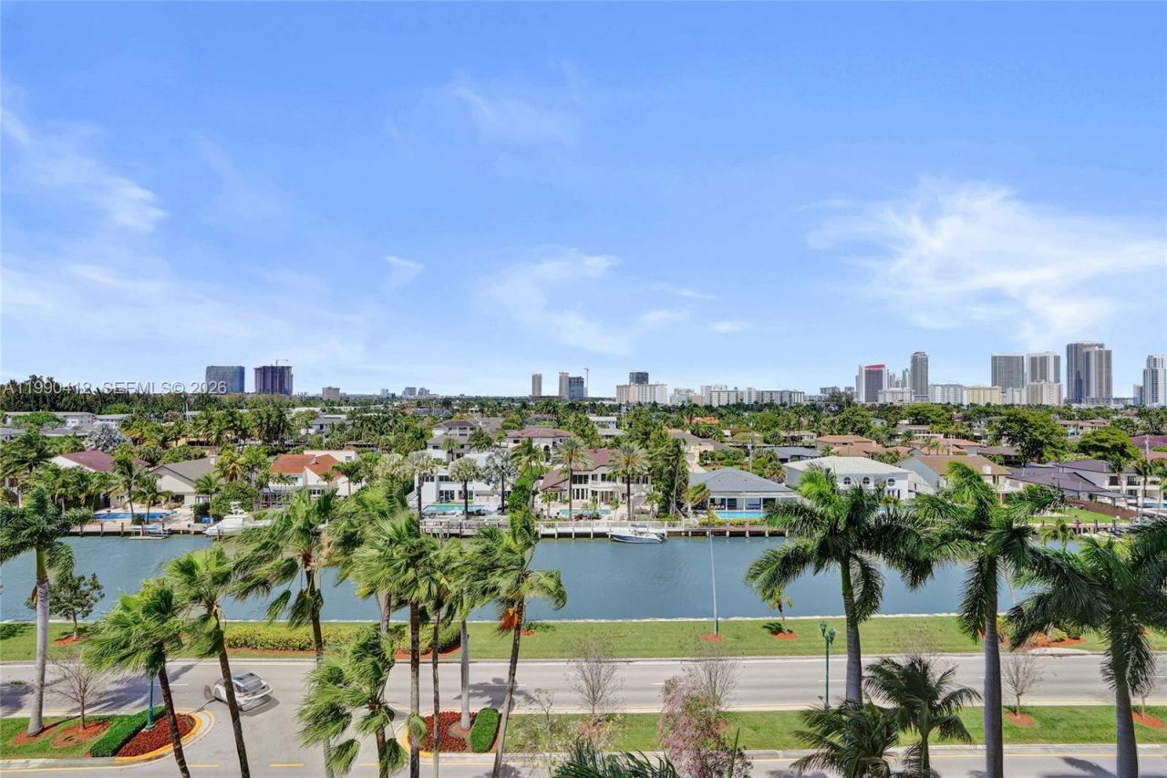 3598 Yacht Club Dr , Unit 702, Aventura, FL 33180 Photo