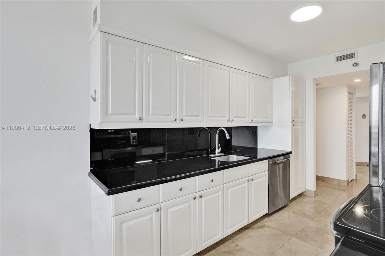 3598 Yacht Club Dr , Unit 702, Aventura, FL 33180 Photo
