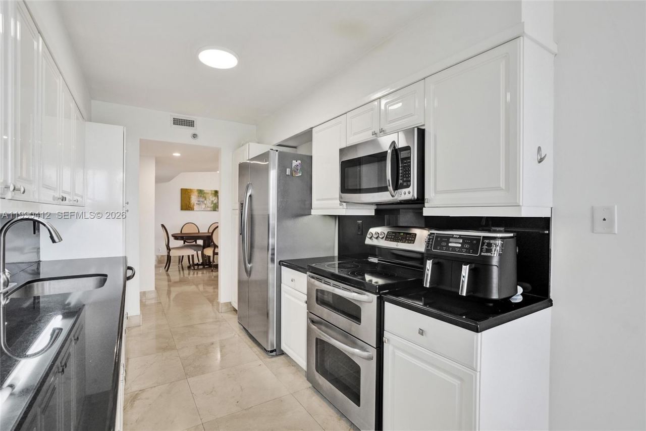 3598 Yacht Club Dr , Unit 702, Aventura, FL 33180 Photo