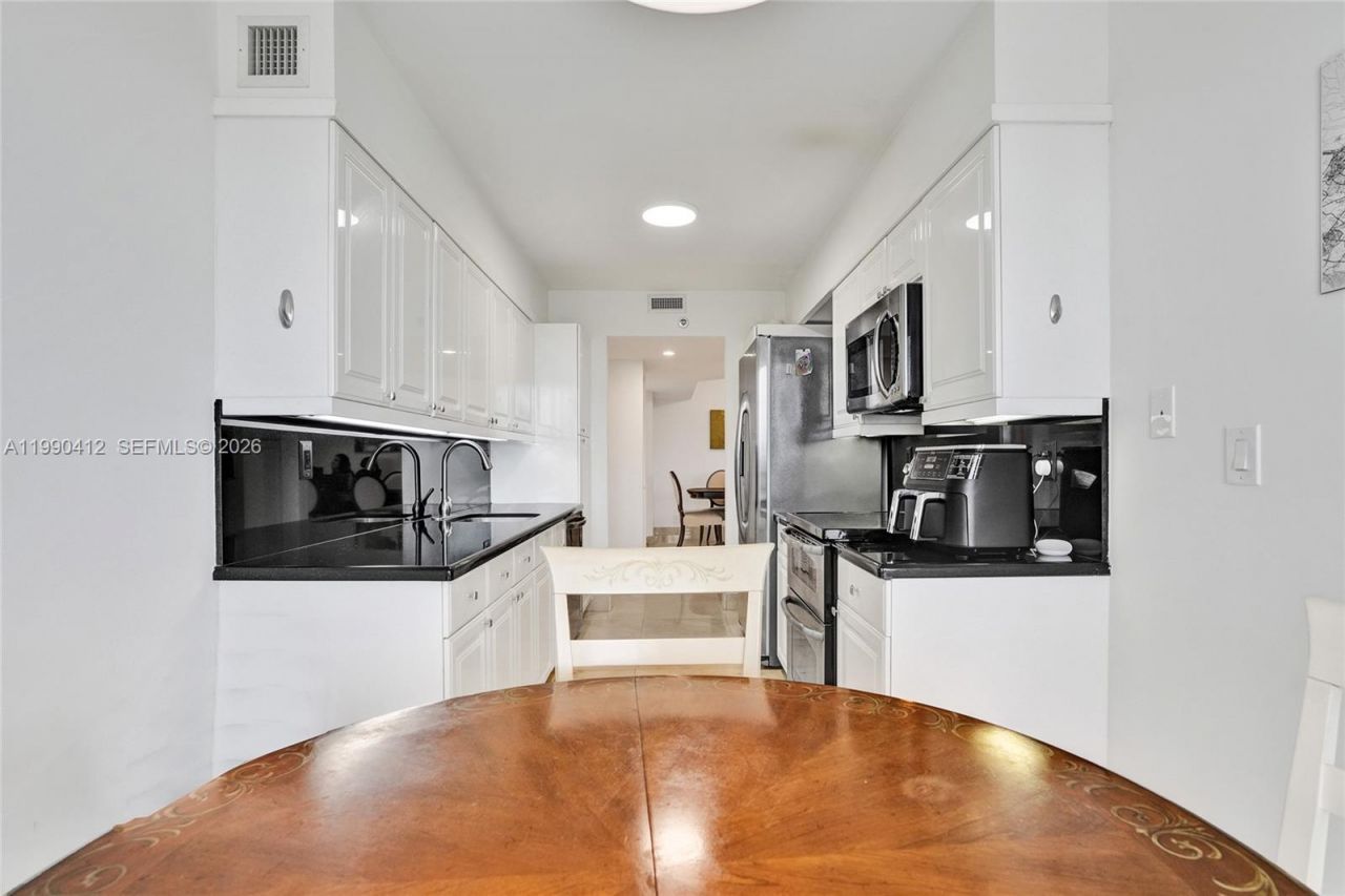 3598 Yacht Club Dr , Unit 702, Aventura, FL 33180 Photo