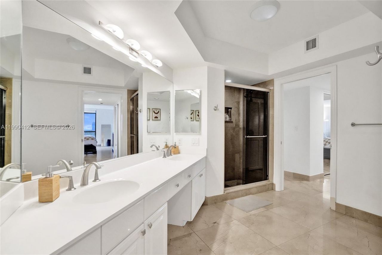 3598 Yacht Club Dr , Unit 702, Aventura, FL 33180 Photo