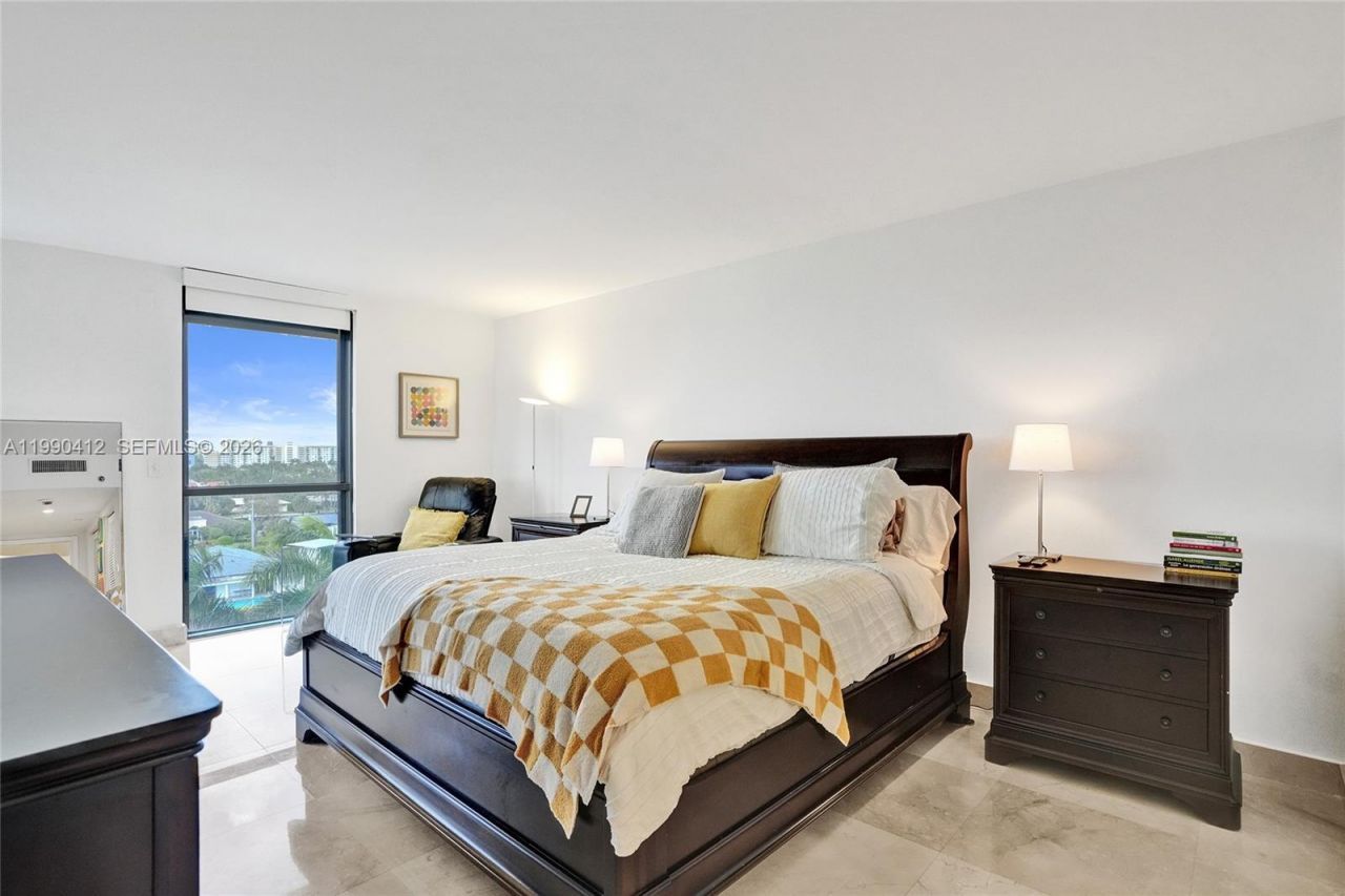 3598 Yacht Club Dr , Unit 702, Aventura, FL 33180 Photo