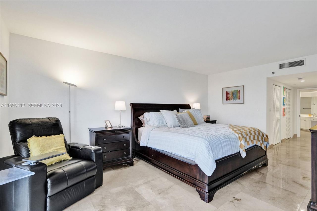 3598 Yacht Club Dr , Unit 702, Aventura, FL 33180 Photo