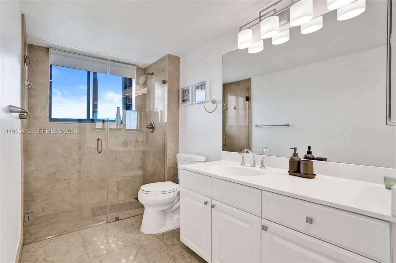 3598 Yacht Club Dr , Unit 702, Aventura, FL 33180 Photo