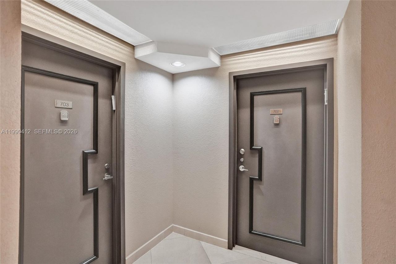 3598 Yacht Club Dr , Unit 702, Aventura, FL 33180 Photo