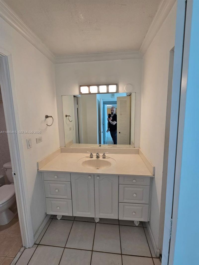 7135 Collins Ave, Unit 1821, Miami Beach, FL 33141 Photo