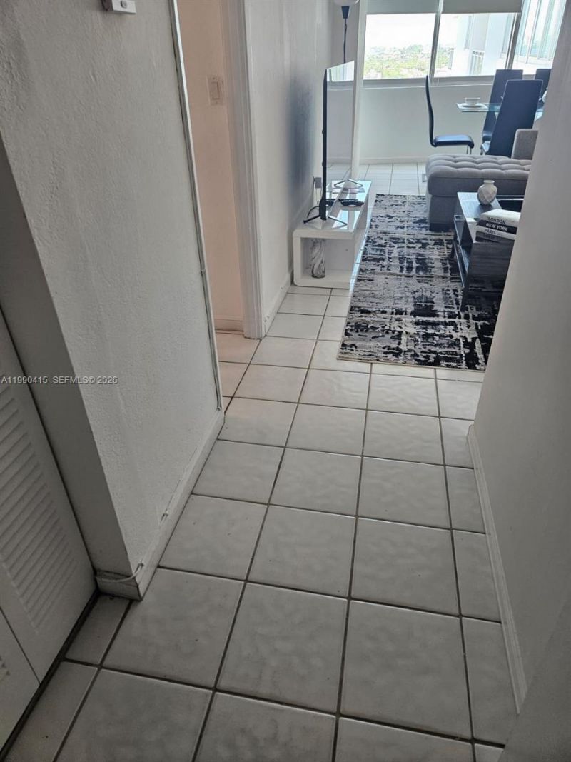 7135 Collins Ave, Unit 1821, Miami Beach, FL 33141 Photo