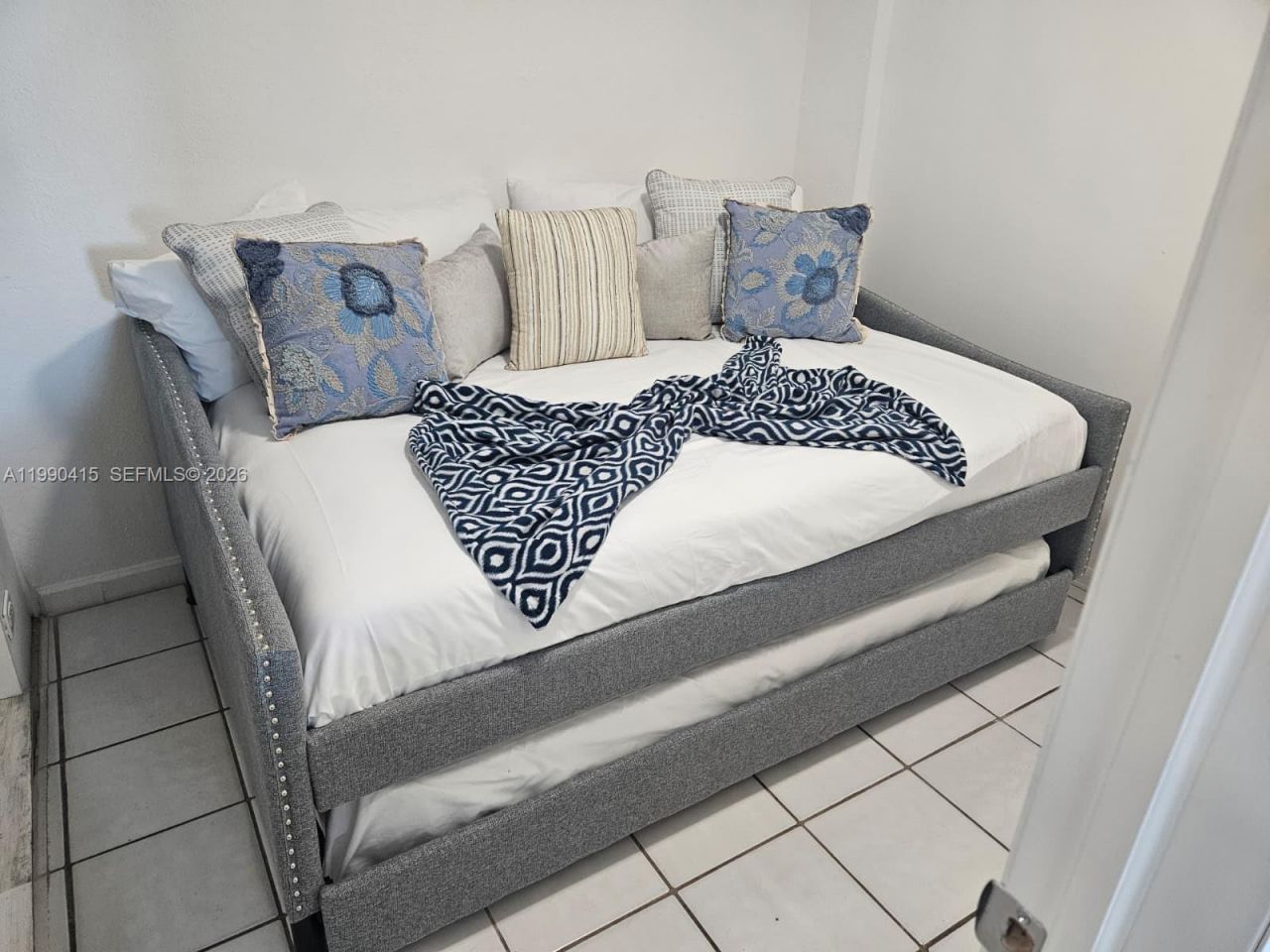 7135 Collins Ave, Unit 1821, Miami Beach, FL 33141 Photo