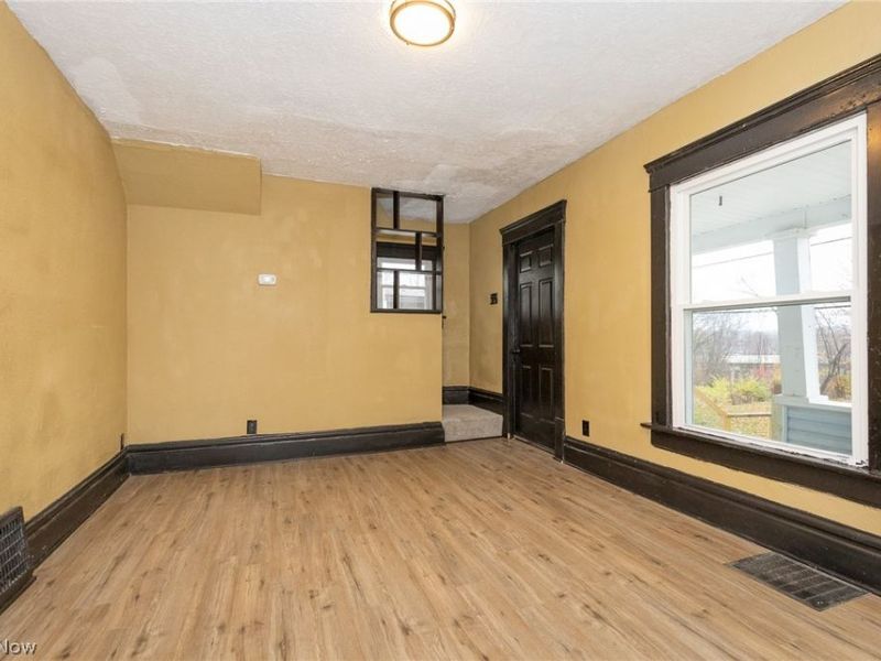 258 Oberlin Court, Akron, OH 44311 Photo 4