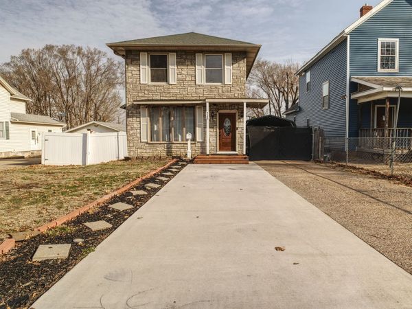 726 10th Avenue S, Clinton, IA 52732