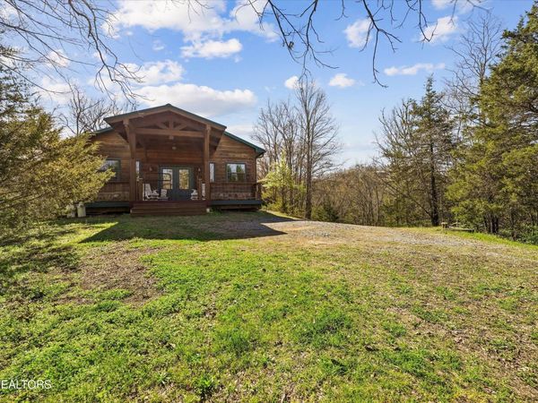 2649 Wildwood Rd, Dandridge, TN 37725