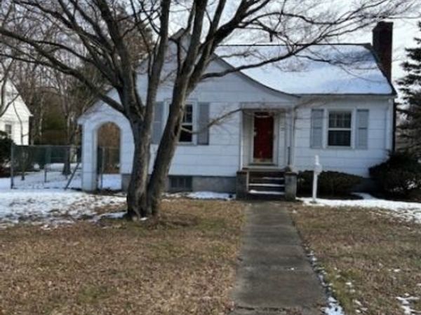 212 Pascack Rd, Woodcliff Lake, NJ 07677