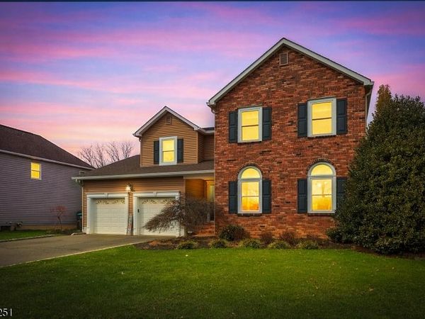 96 Beechwood Cir, Hillsborough, NJ 08844