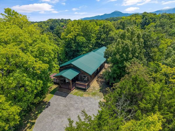 2649 Wildwood Rd, Dandridge, TN 37725