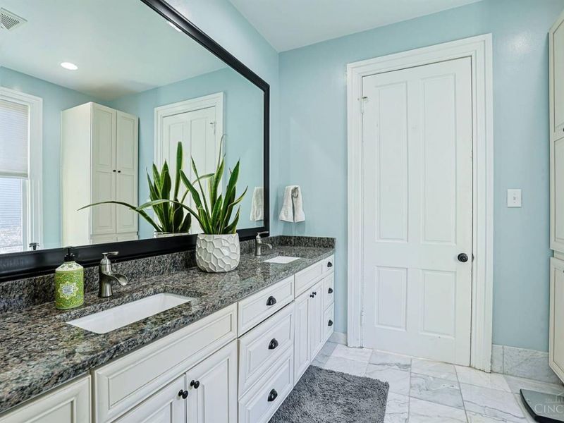 1075 Willow Avenue, Glendale, OH 45246 Photo 31