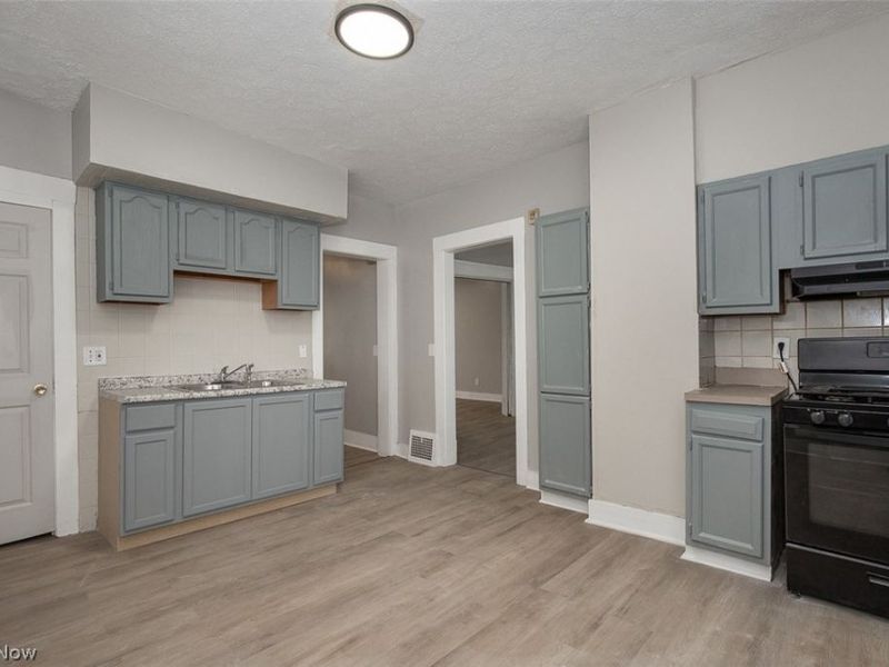 5614 Drake Avenue, Cleveland, OH 44127 Photo 13