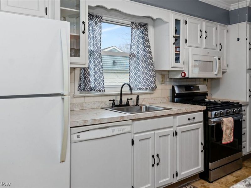 4 Lyndale Drive, Painesville Township, OH 44077 Photo 3