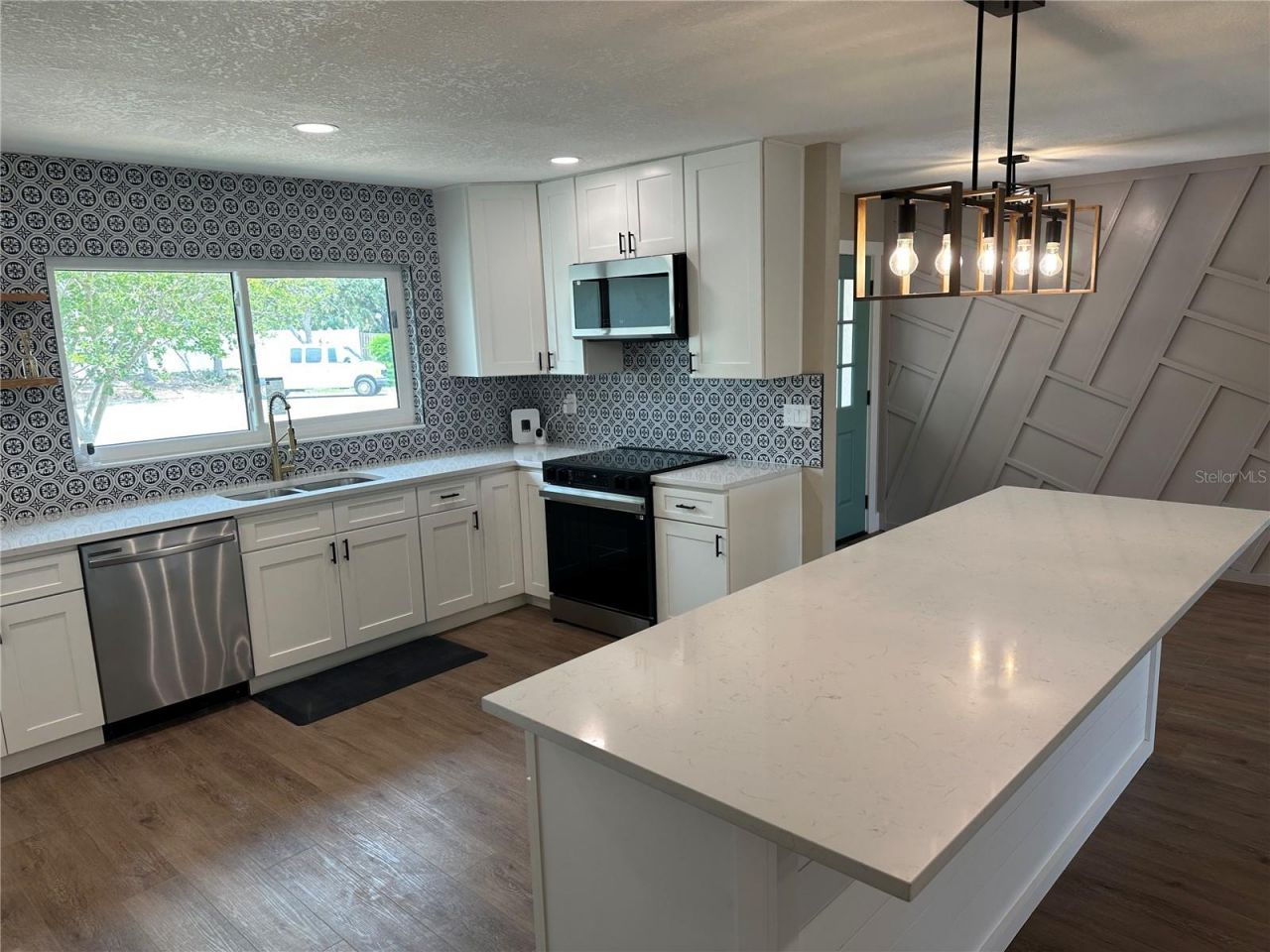 8808 44th Avenue Drive W, Bradenton, FL 34210 Photo