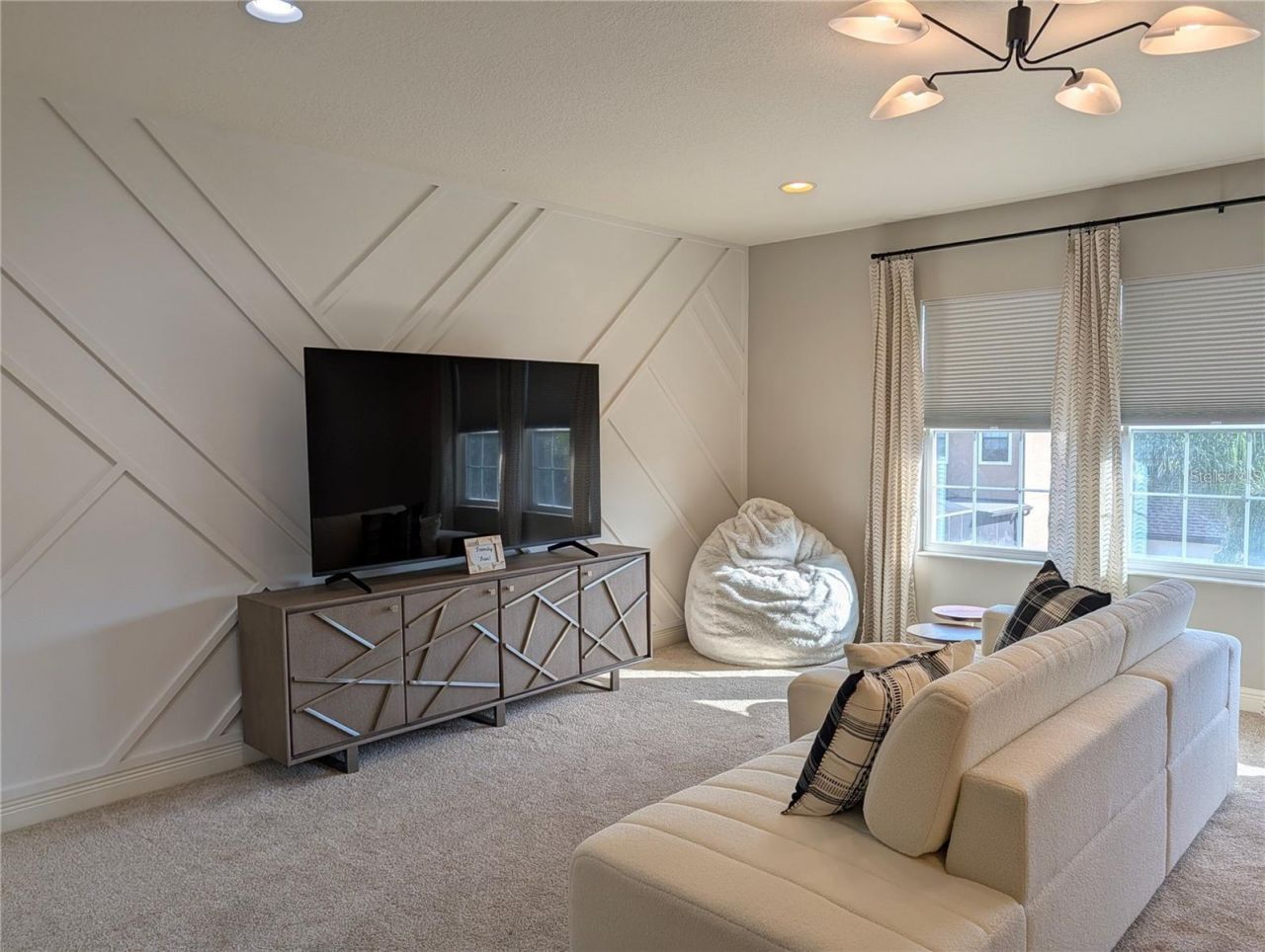 10915 Charmwood Drive , Riverview, FL 33569 Photo