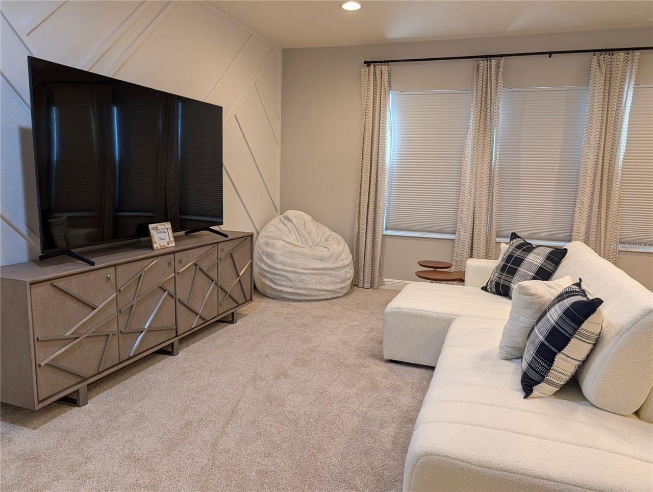 10915 Charmwood Drive , Riverview, FL 33569 Photo