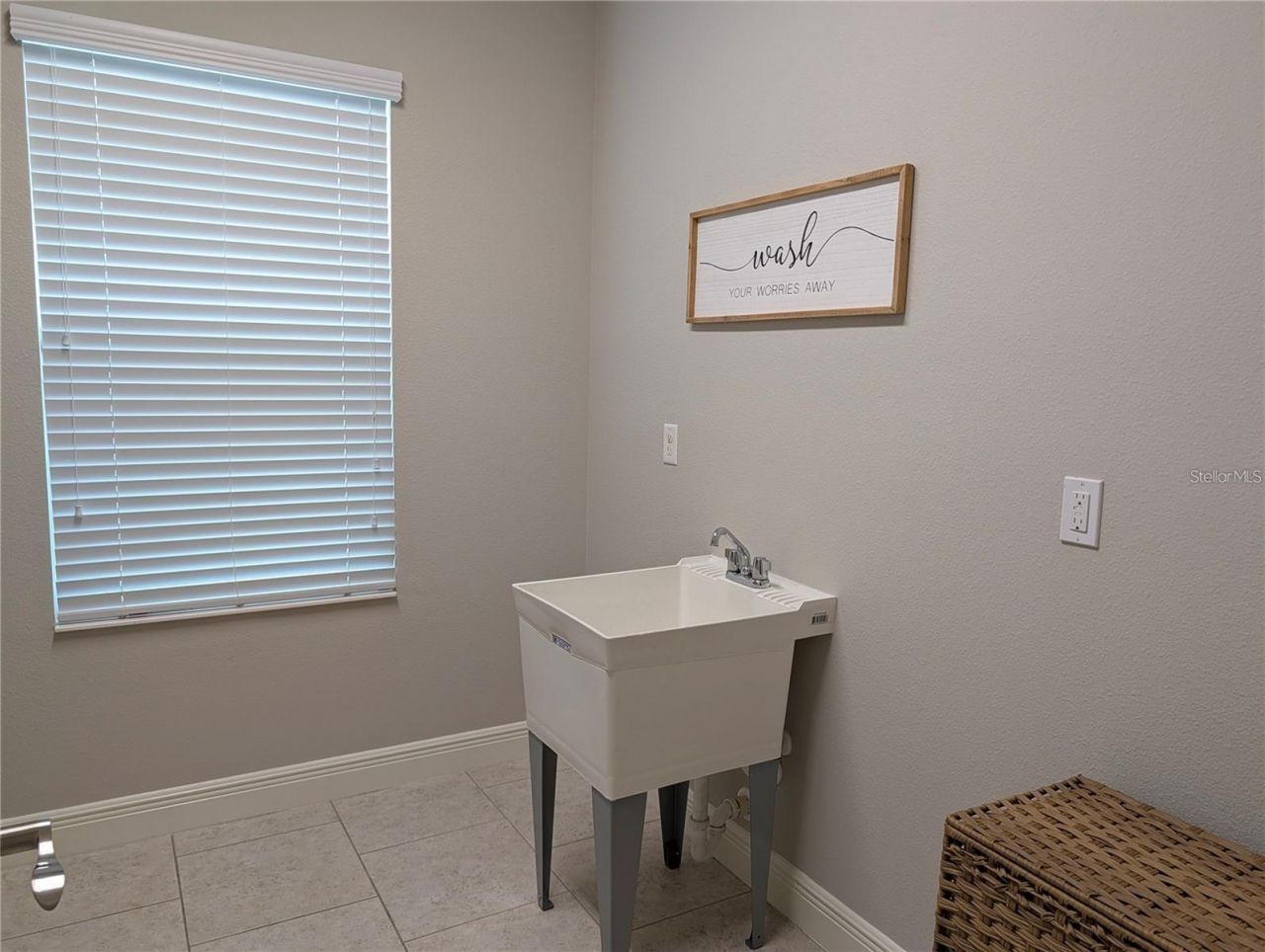 10915 Charmwood Drive , Riverview, FL 33569 Photo