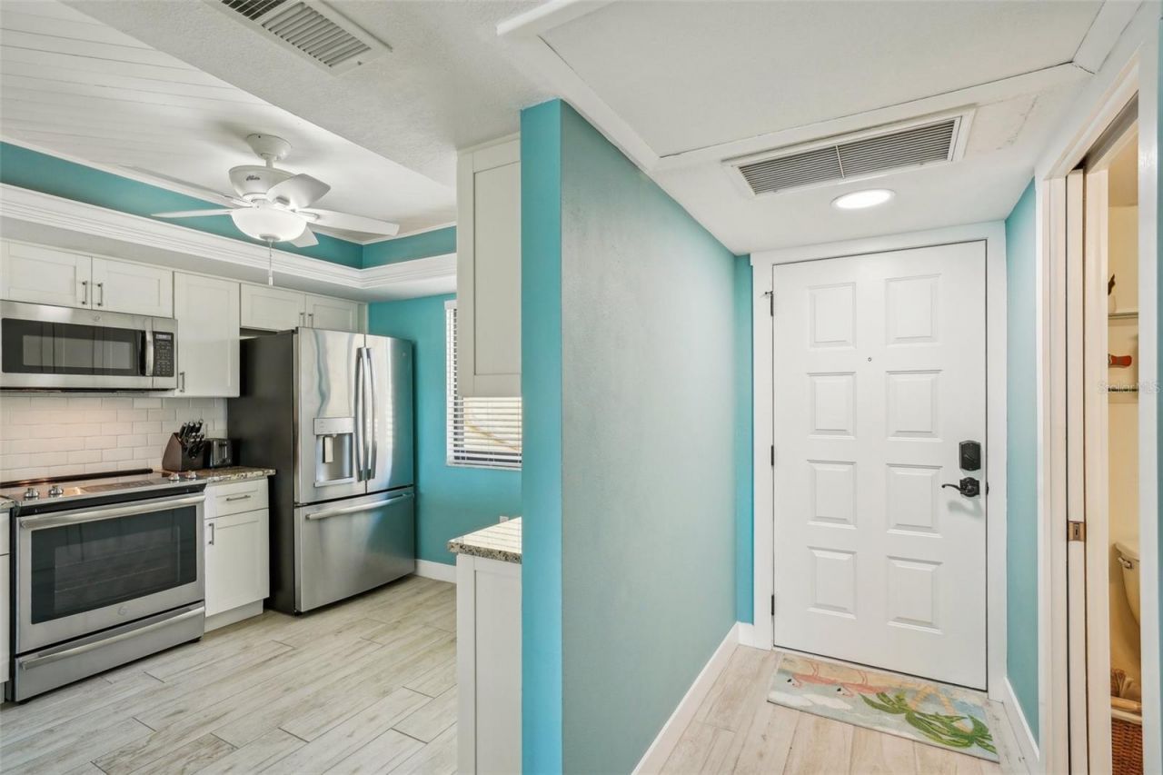 7520 Sunshine Skyway Lane S, Unit T18, Saint Petersburg, FL 33711 Photo