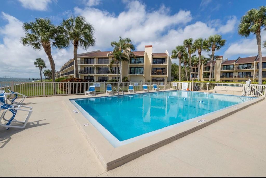 7520 Sunshine Skyway Lane S, Unit T18, Saint Petersburg, FL 33711 Photo