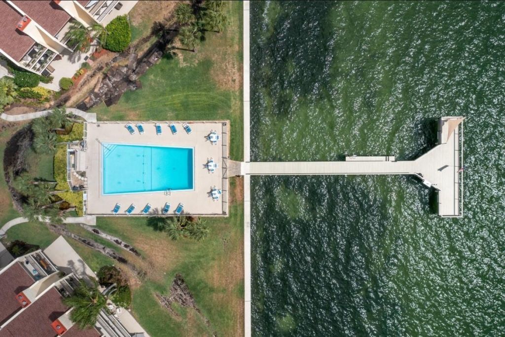 7520 Sunshine Skyway Lane S, Unit T18, Saint Petersburg, FL 33711 Photo