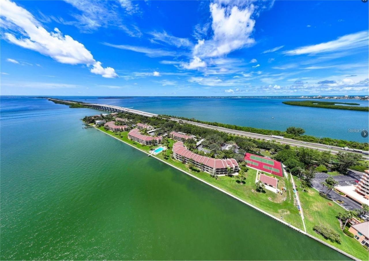 7520 Sunshine Skyway Lane S, Unit T18, Saint Petersburg, FL 33711 Photo