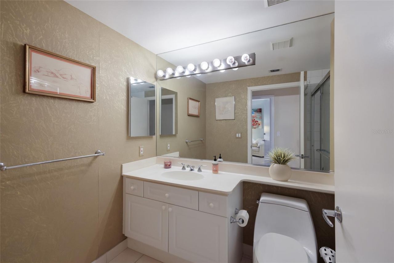 1800 Benjamin Franklin Drive, Unit B1006, Sarasota, FL 34236 Photo