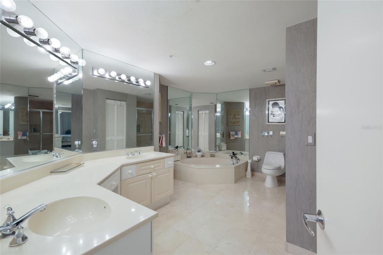 1800 Benjamin Franklin Drive, Unit B1006, Sarasota, FL 34236 Photo