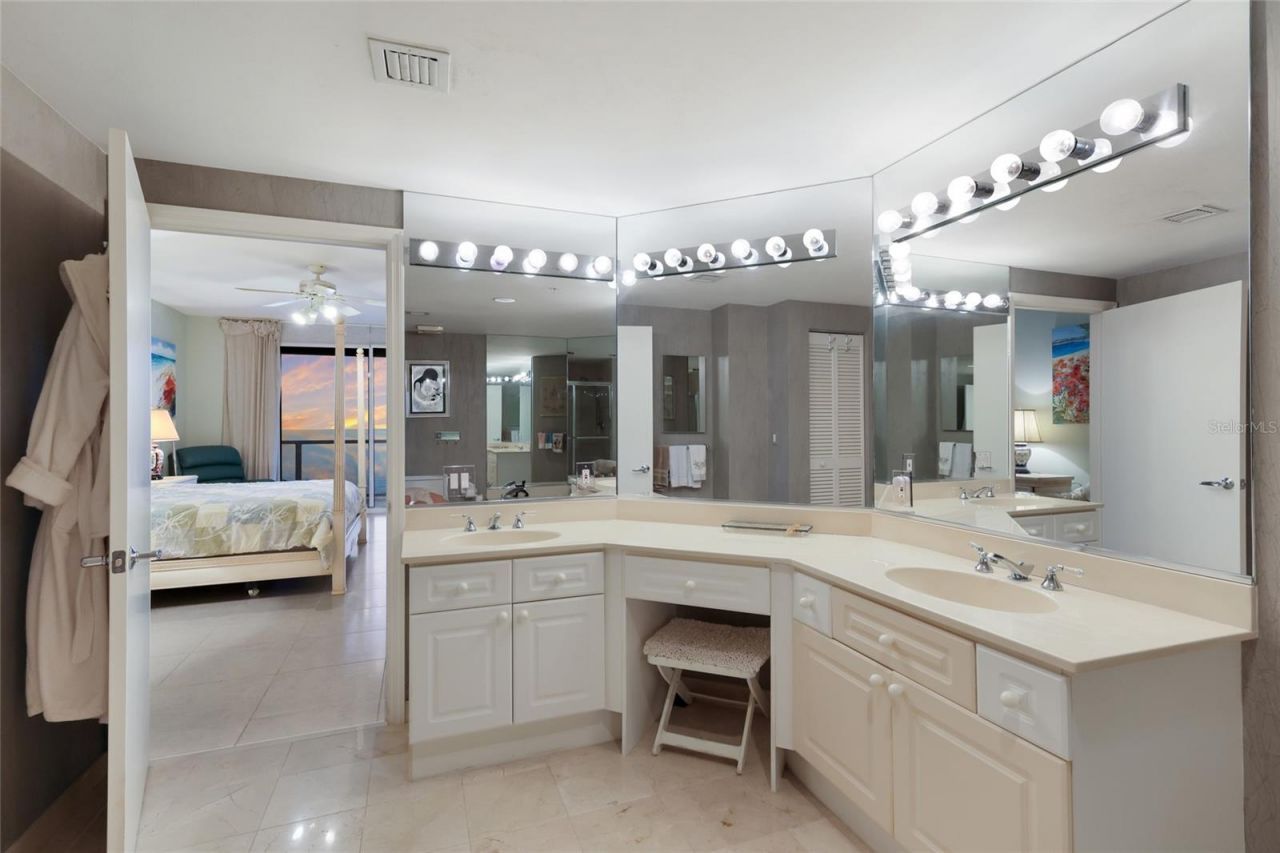 1800 Benjamin Franklin Drive, Unit B1006, Sarasota, FL 34236 Photo