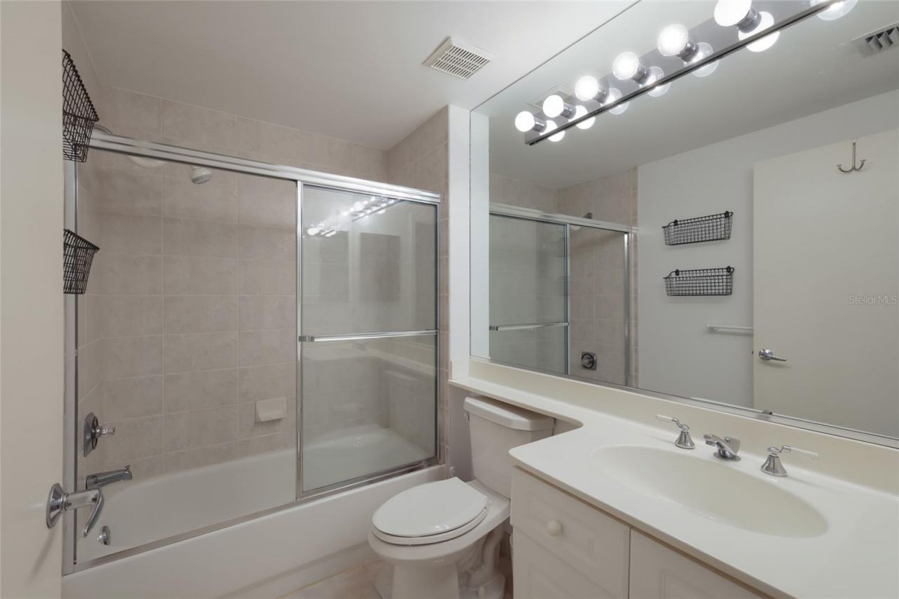 1800 Benjamin Franklin Drive, Unit B1006, Sarasota, FL 34236 Photo