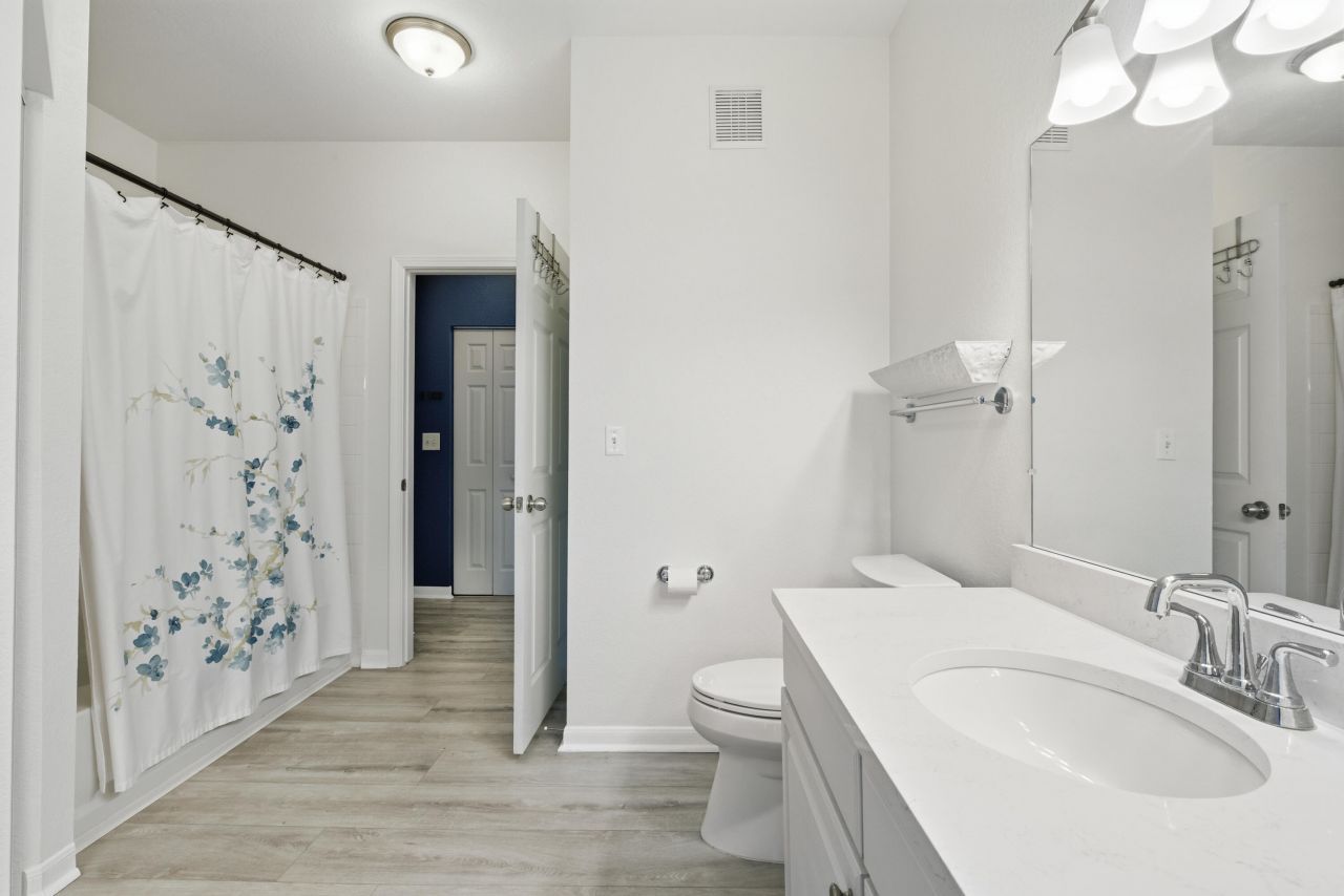 60 Fenwick Hall Allee Alley Photo 20