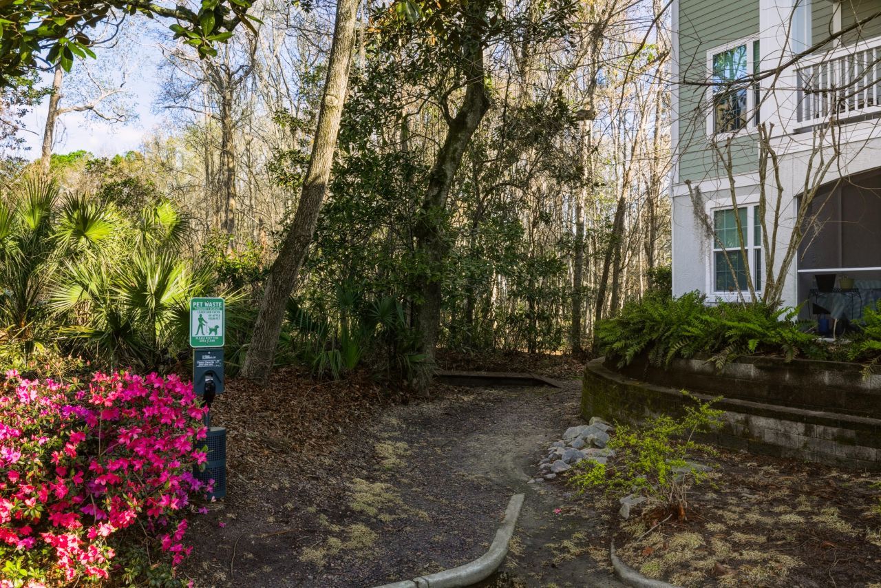 60 Fenwick Hall Allee Alley Photo 22