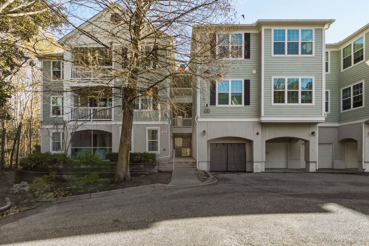 60 Fenwick Hall Allee Alley Photo 24