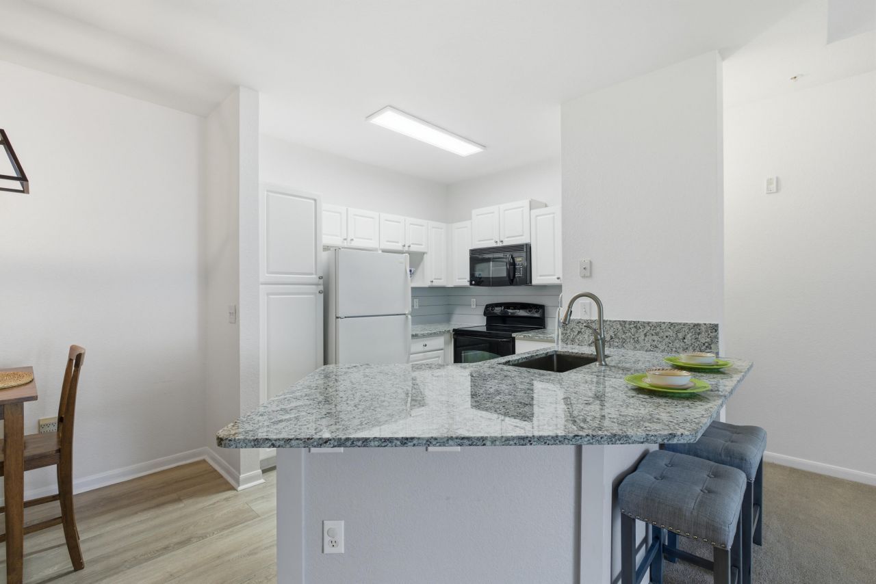 60 Fenwick Hall Allee Alley Photo 6