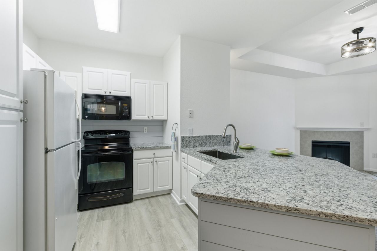 60 Fenwick Hall Allee Alley Photo 7