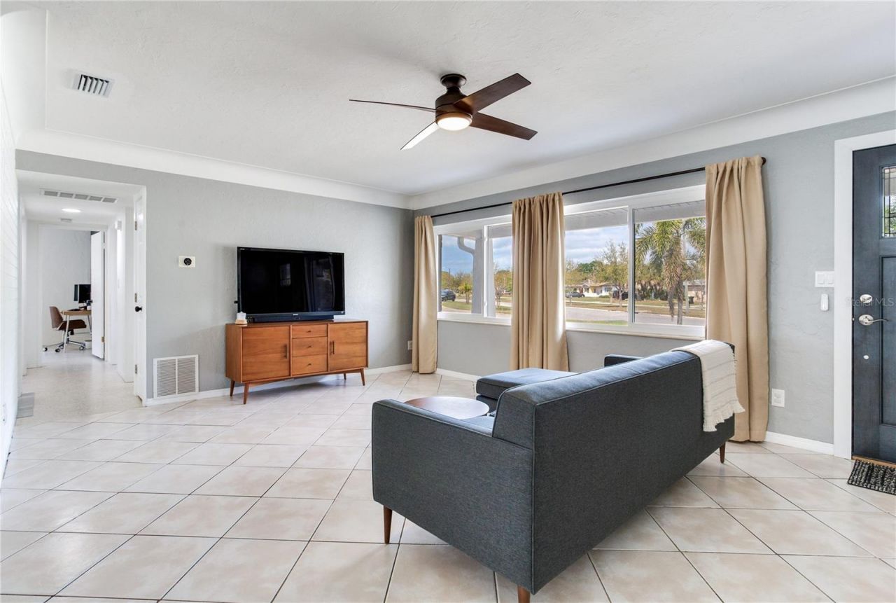 6688 30 Avenue N, Saint Petersburg, FL 33710 Photo