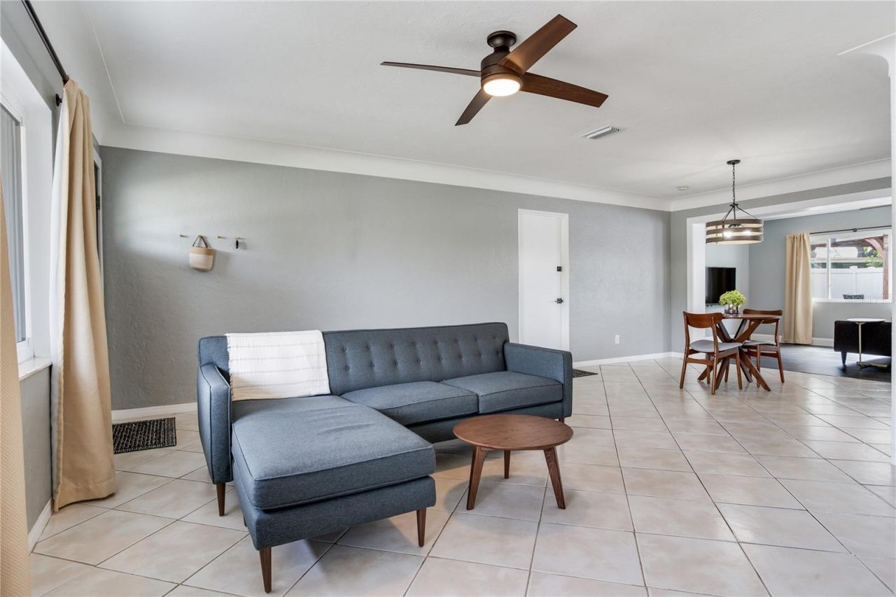 6688 30 Avenue N, Saint Petersburg, FL 33710 Photo