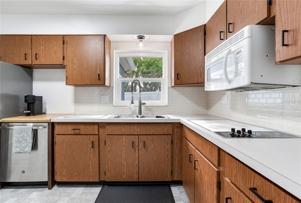 6688 30 Avenue N, Saint Petersburg, FL 33710 Photo