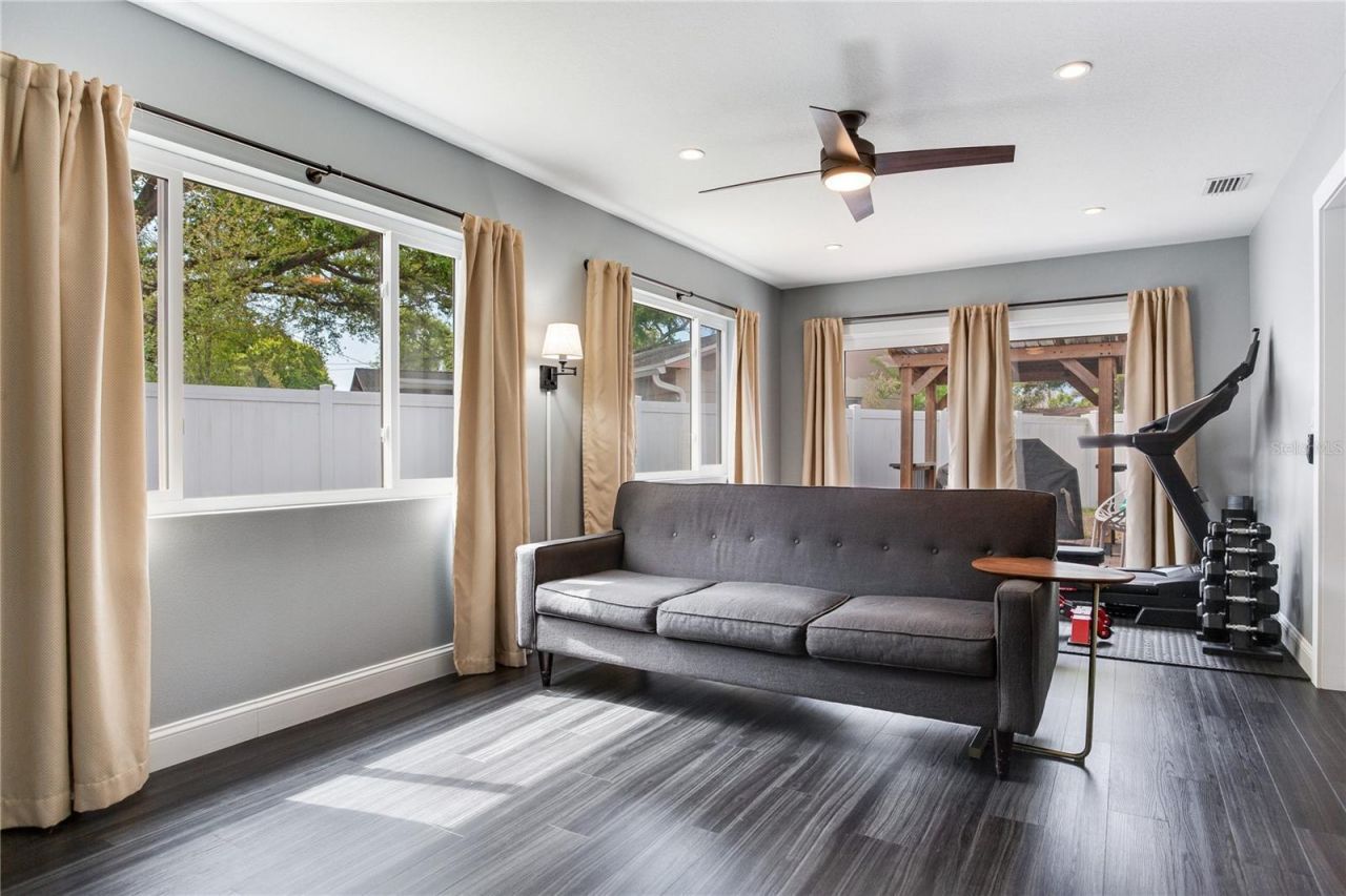 6688 30 Avenue N, Saint Petersburg, FL 33710 Photo