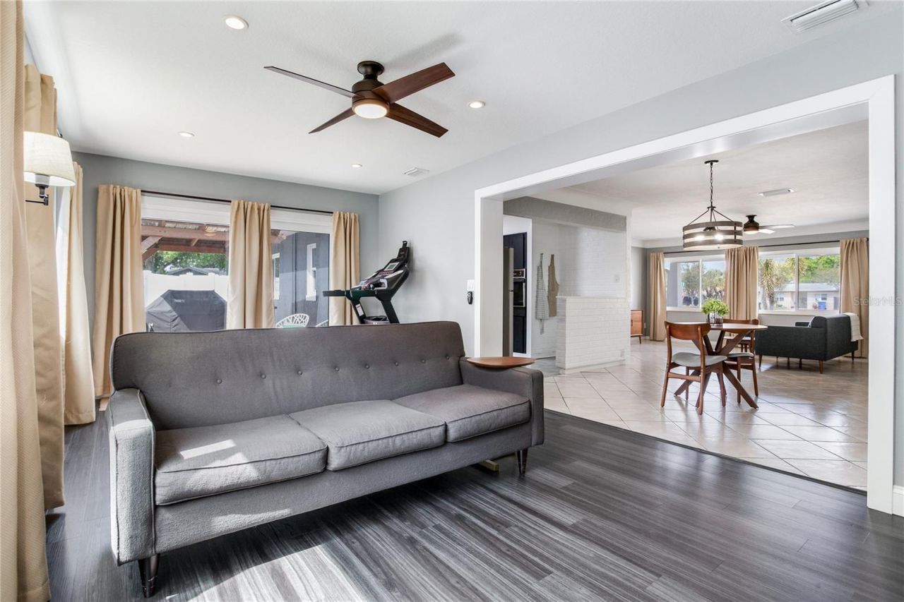 6688 30 Avenue N, Saint Petersburg, FL 33710 Photo