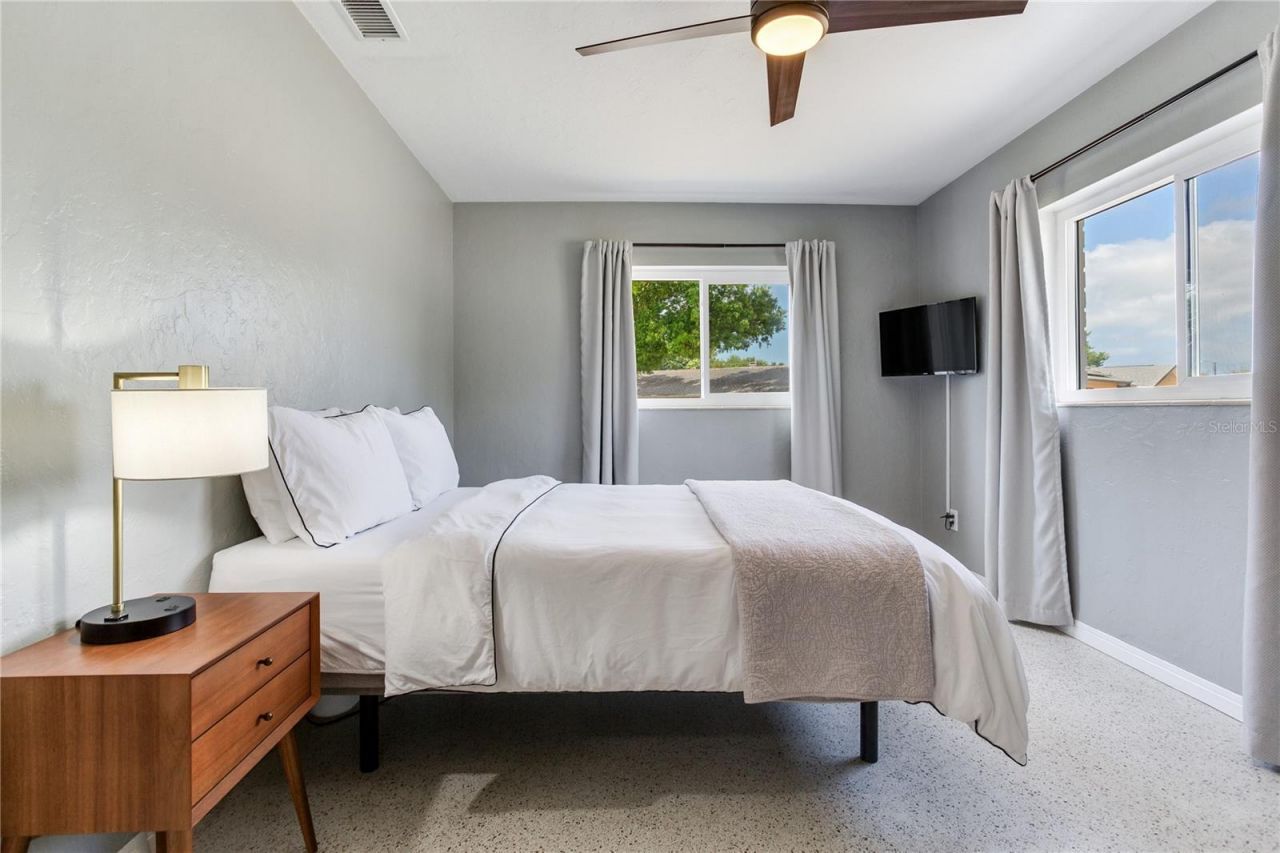 6688 30 Avenue N, Saint Petersburg, FL 33710 Photo