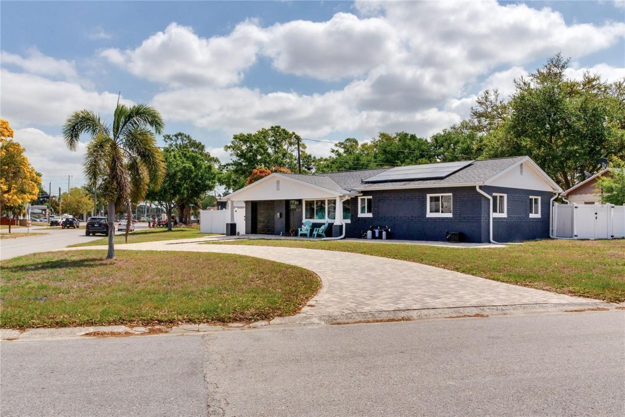 6688 30 Avenue N, Saint Petersburg, FL 33710 Photo