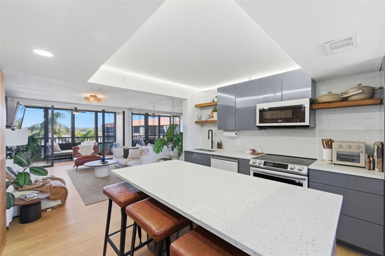 19701 Gulf Boulevard, Unit 423, Indian Shores, FL 33785 Photo
