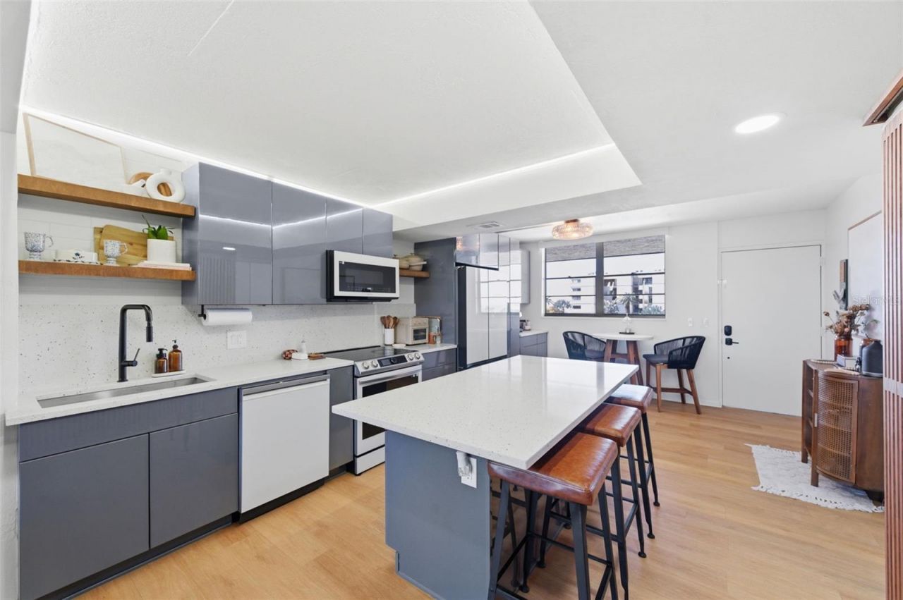 19701 Gulf Boulevard, Unit 423, Indian Shores, FL 33785 Photo